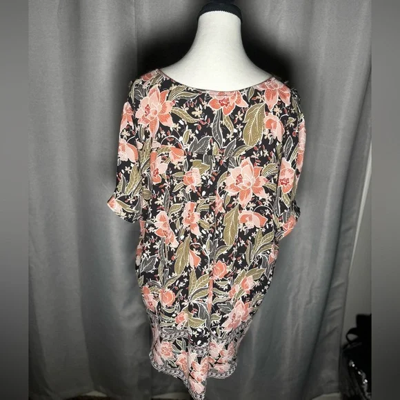 DR2 Black and Pink Short Sleeve Blouse - Picture 2 of 4